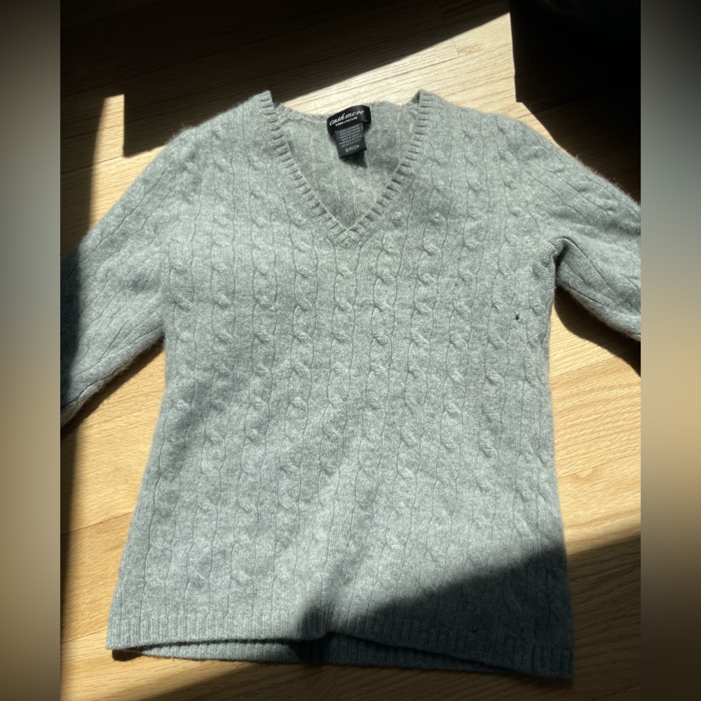 Cashmere cable knit grey sweater
